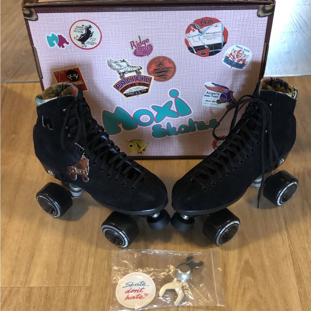 PREVIOUSLY OWNED… MOXI SKATES… MOXI LOLLY CLASSIC BLACK SIZE MED 7.